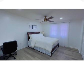 Quiet 2br-Retreat Near Alum Creek & Lewis Center - Delaware - Bedroom