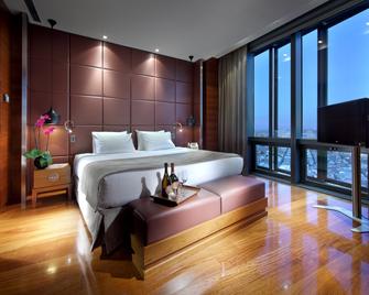 يوروستارز مدريد تاور - مدريد - غرفة نوم