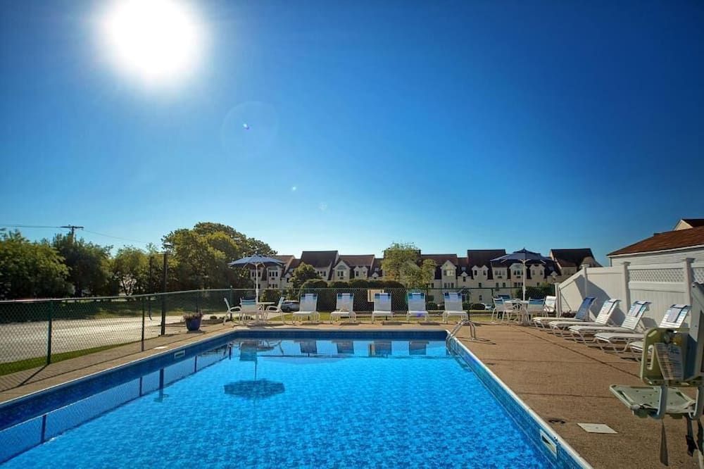 Beautiful 2 bedroom suite with full amenities at Village by the Sea - וולס - בריכה