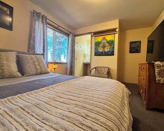 Sweet Bamboo Room with Half-Bath in delightful Sherwood with AC, WiFi, TV - Sherwood