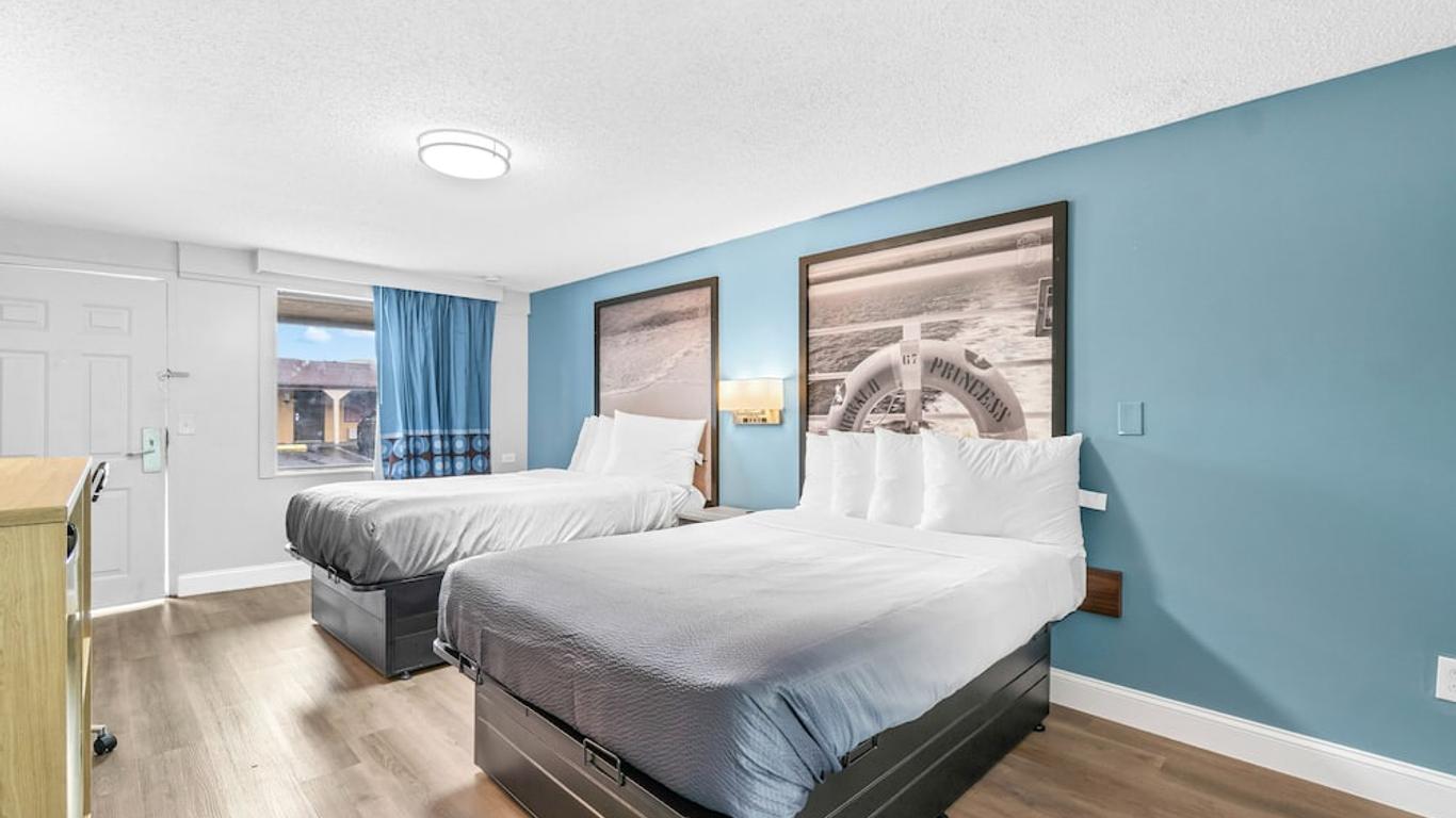 Super 8 by Wyndham Lantana West Palm Beach
