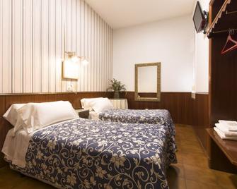 Hostal La Vera - Madrid - Habitación