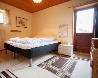 Idyllic Vacation Home with a Breathtaking View - Sørvágur - Soveværelse