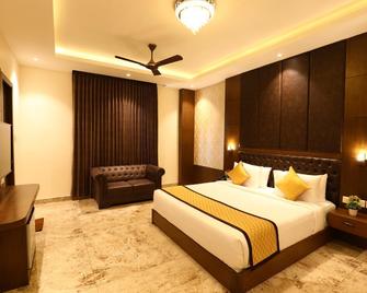 Mayuraa Residency - Pallāvaram - Bedroom