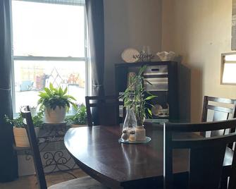 K’s Place Loft-Downtown and above a Beautiful Restaurant & Bar - Chanute - Ресторан