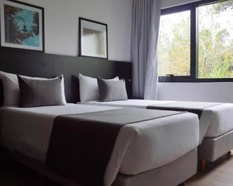 Modern Room Near Morón Reserve and Feria With Free Breakfast - Ituzaingo - Habitación