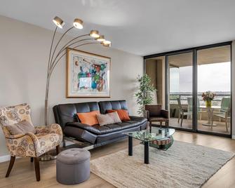 1 bedroom in a 5 star resort at the water in MDR in the famous Silicon Beach - Marina del Rey - Pokój dzienny
