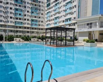 Cozy Mika's Home located at the Heart of Dumaguete (Two Bed Rooms Condo Unit ) - Dumaguete City - Uima-allas