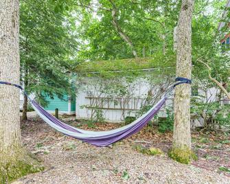 Walk to Lake: Historic Lakeside Marblehead Cottage - Lakeside - Patio