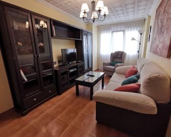 Cozy Apartment In Gijon - Gijón - Living room