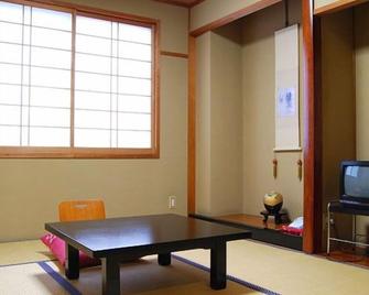 Hanagoyomi - Nanao - Eetruimte