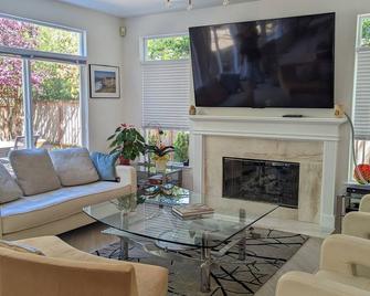 Executive Vacation House Next to Ritz Carlton Hotel - Half Moon Bay - Living room