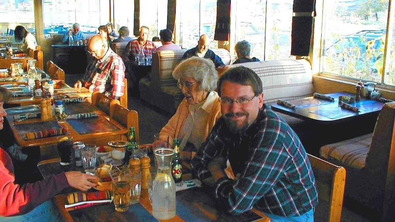 Capitol Reef Inn & Cafe