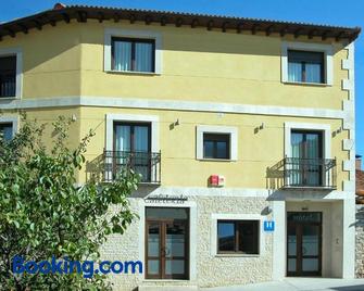 Hotel Brezales - Hontoria del Pinar - Building