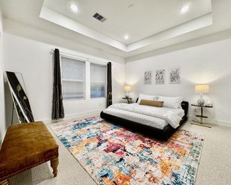 Quiet stylish home close to downtown and airport - Houston - Bedroom