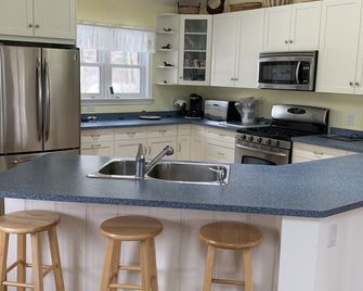 Kings' Landing Cottage in the Thousand Islands - Ivy Lea - Cocina