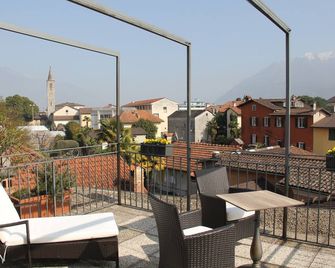 Hotel Garni Golf - אזקונה - מרפסת