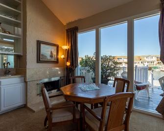 Harbor View - Oxnard - Dining room