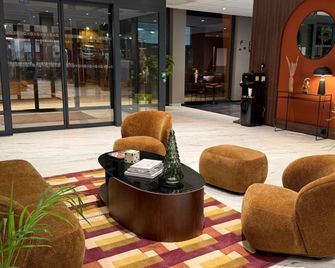 Nehô Suites Saint Jean de Maurienne - Saint-Jean-de-Maurienne - Lounge