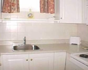 Trenton Park Motel - Trenton - Kitchen