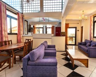 Oceanis Home & Voyages - Navette Incluse En Aller Simple - Antananarivo - Living room