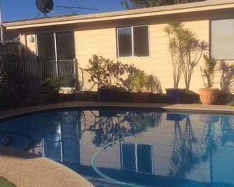 Pool Bungalow Private and Secure Access - Scarborough - Pool