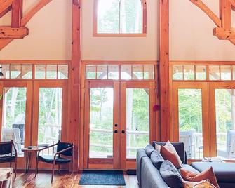 Enjoy the Holidays at Stillwoods Cottage, Near Algonquin Park - Barry's Bay - Sala de estar