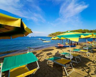 Residence Le Acacie - Capoliveri - Strand