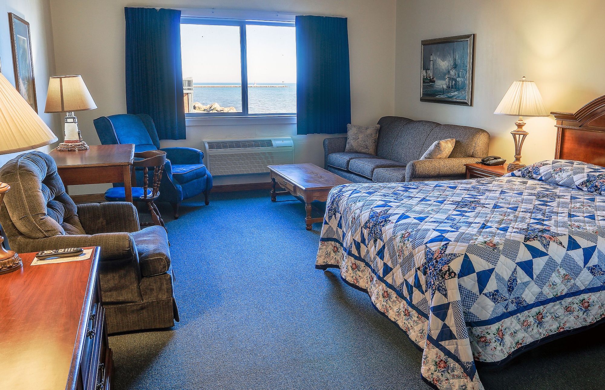 Lighthouse Inn on Lake Michigan - Two Rivers