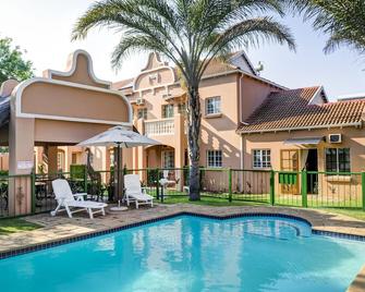 The Elegant Lodge Menlo Park - Pretoria - Pool