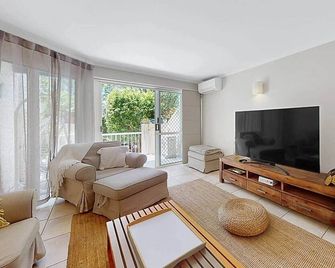 Nalu Cove Prime Noosaville Location - Noosaville - Вітальня
