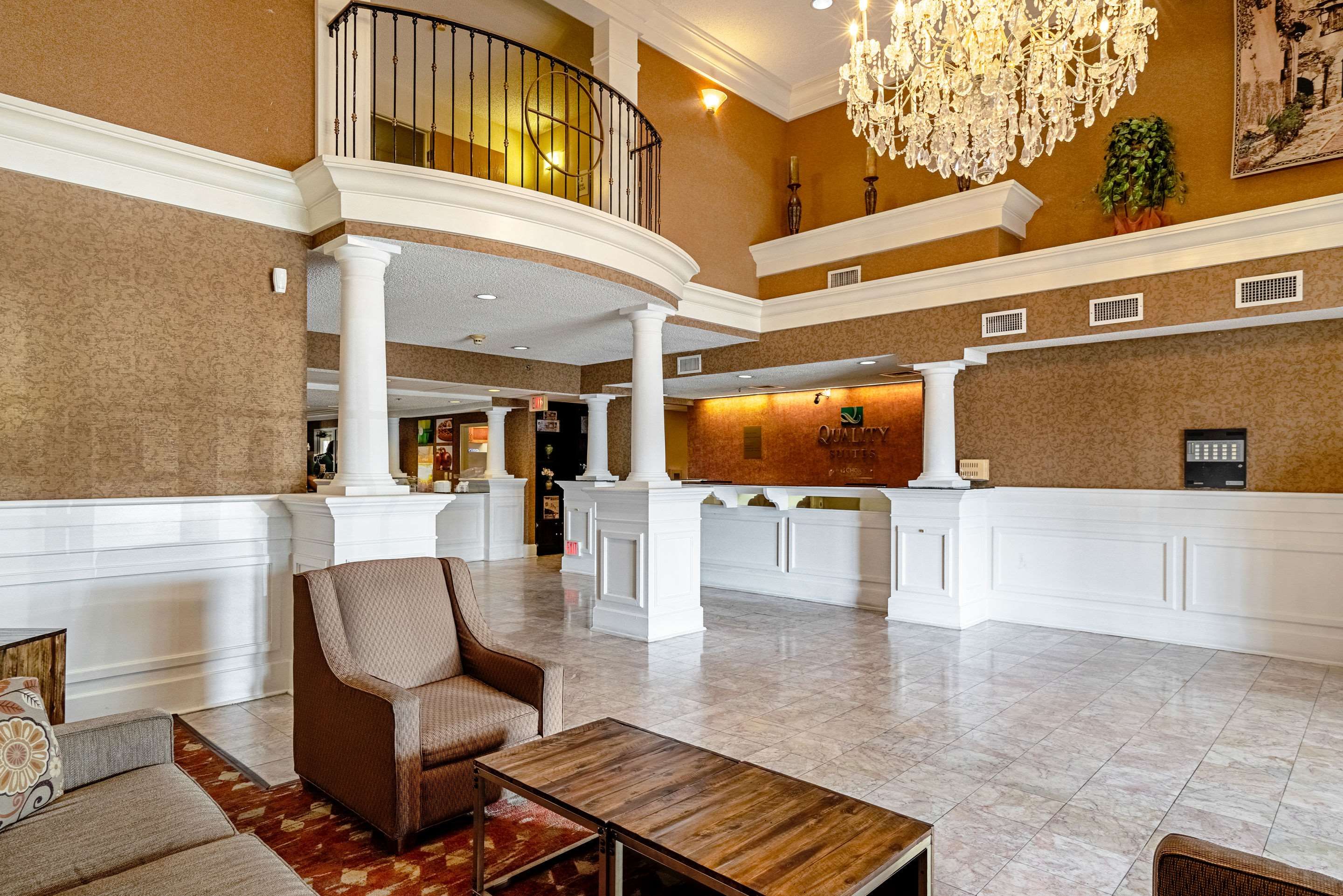 Quality Suites San Antonio Northeast - סן אנטוניו - דלפק קבלה