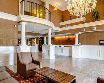 Quality Suites San Antonio Northeast - סן אנטוניו - דלפק קבלה