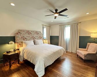 The Opal and West House - Shelby - Slaapkamer