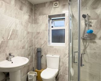 Heathrow Lodge Bnb - Isleworth - Salle de bain