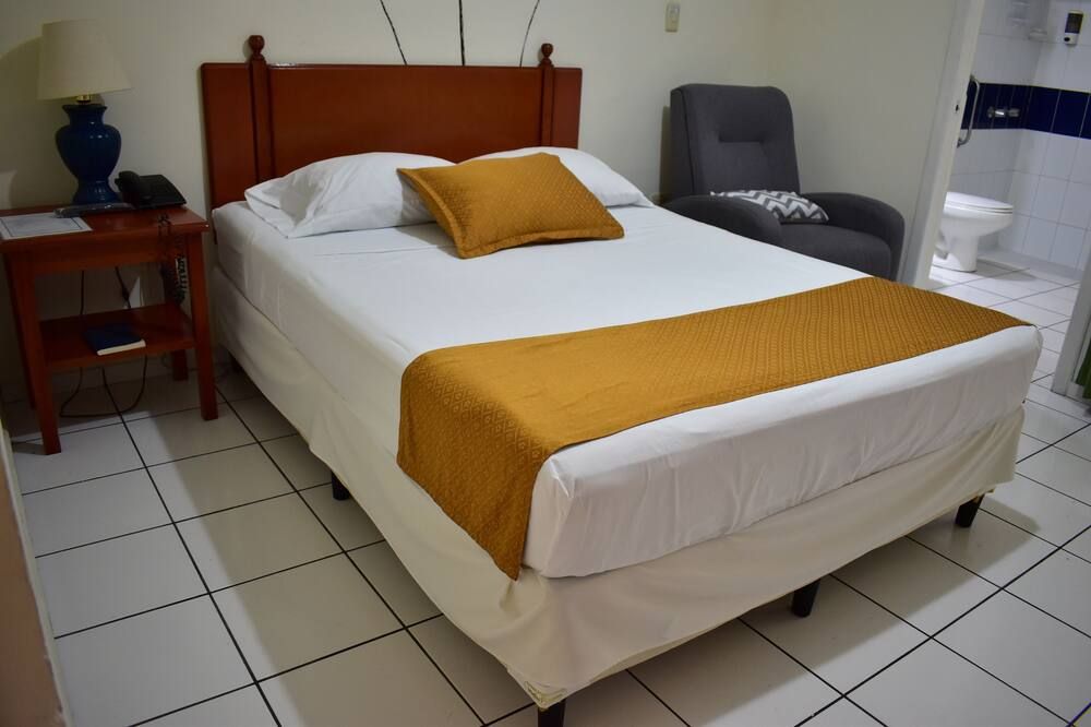 Hotel Villa Serena San Benito - San Salvador - Bedroom