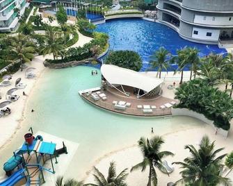 Azure Urban Resort Residences Staycation Pad for Events - Pasay - Piscina