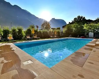 Hotel Greifenstein - Terlano - Piscina