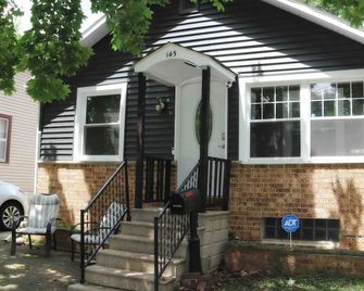 Clean, Cozy, Efficient Studio at a price you cant beat! - Fond du Lac - Gebäude