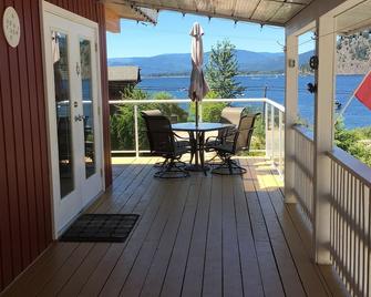 Lake Front Home & Cottage, Family Friendly, Private Beach, Dock and Buoy - Blind Bay - Balcony
