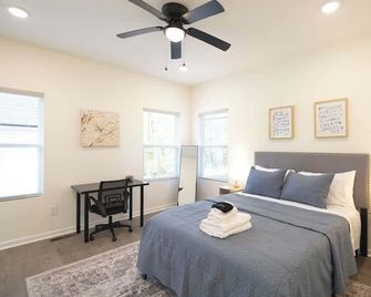 5 Min to Elon - 7 Min to Downtown - Washer and Dryer - Burlington
