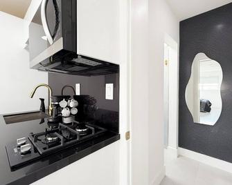 Miami Getaway Pet Friendly - Miami Gardens - Kitchen