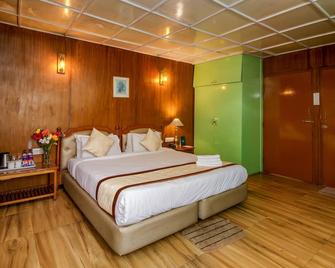 Muscatel Himalayan Resort - 400 Mts from Mall Road - Darjeeling - Bedroom