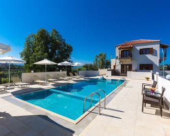 Anemomylos Villa II, with 45m² Private Pool & BBQ, Walking distance to amenities - Achlades - Piscina