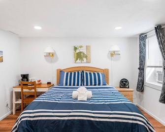 South Arm Retreats - East Jordan - Habitación