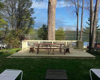 Hickory Grove Motor Inn - Cooperstown - Cooperstown - Patio