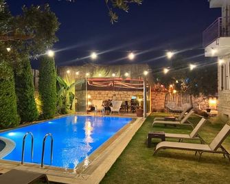 Alacati Viola Hotel - Алачаті - Басейн