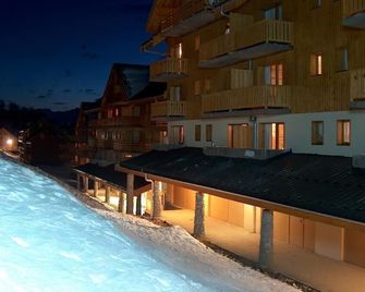 Appt 35 m2 tout confort 6 personnes Pied des Pistes / - Saint-François-Longchamp - Building