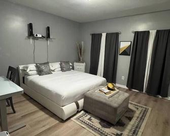 Cozy 2br Near Su & Downtown - Syracuse - Bedroom