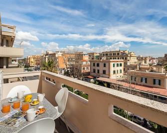 Guest House Maison 6 - Lido di Ostia - Balcón